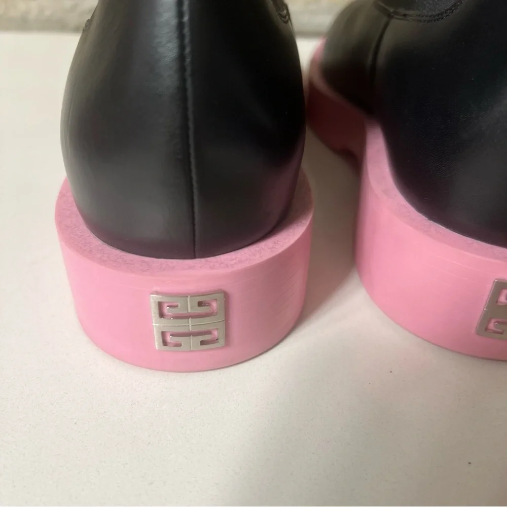 Givenchy Slip on Squared Chelsea ankle boots. - Picture 3 of 8